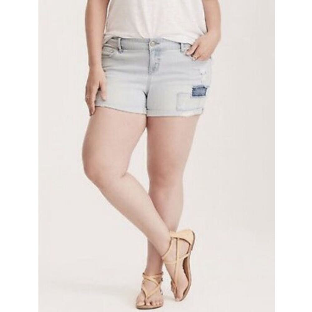 Torrid Light Wash Denim Shorts Size 18 with Patches